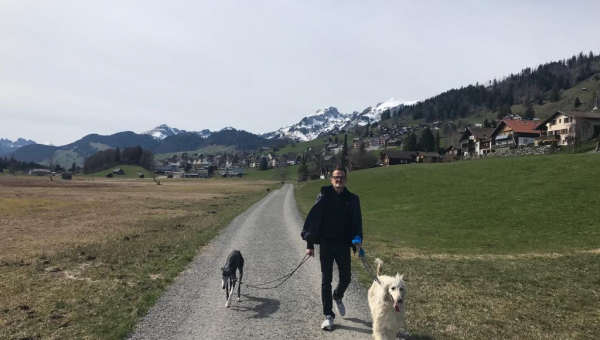 Léo on Tour Schweizer Berge